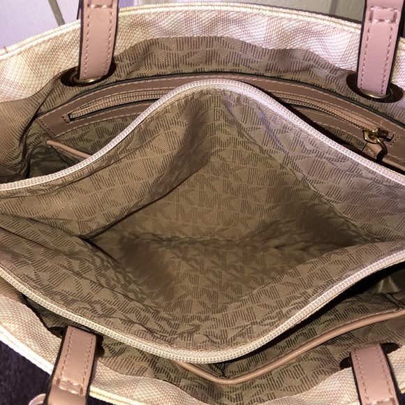 Michael Kors Purse - Picture 7 of 8